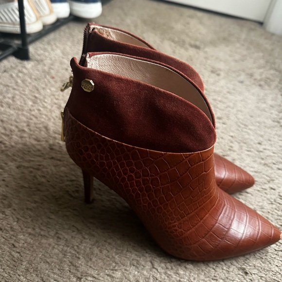 Louise et Cie Lo-Sana Booties - Size 8 - Picture 3 of 9